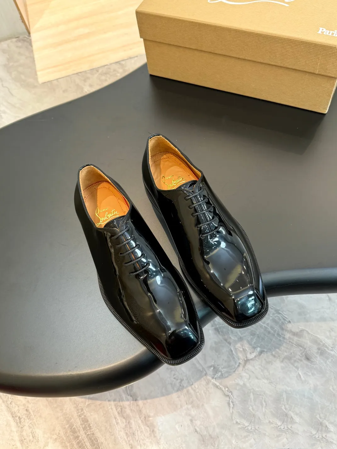[CL red-soled shoes] Top P: 1020💰 Size 39-44 (⚠️38.45.46 custom-made, non-refundable and non-exchangeable) 🆑High-end men’s business formal leather shoes, original and genuine top-quality goods ••✅💯 Top-quality original order purchasing agent! Original imported patterned cowhide ➕Imported cowhide lining ➕Cowhide feet ➕Original leather outsole~🉑️Feel free to compare the authentic ones!